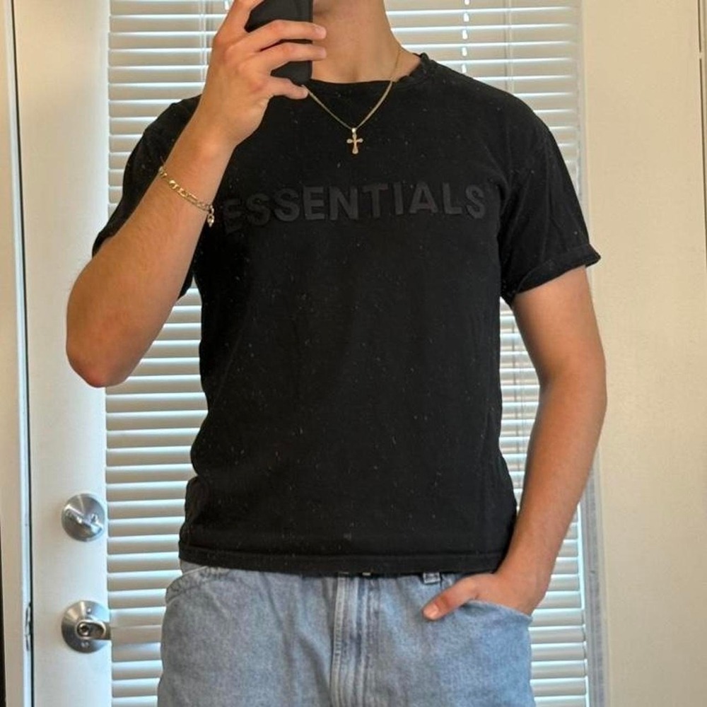Essentials black tee small